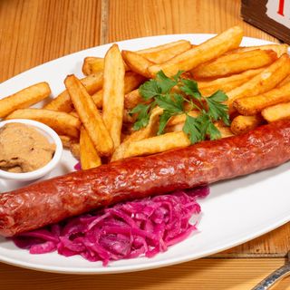 Cârnați săsești cu cartofi pai și muștar de casă