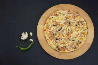 Pizza Prosciutto e Funghi
