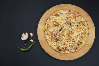 Pizza Prosciutto e Funghi