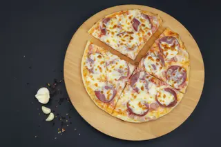 Pizza Prosciutto e Salami