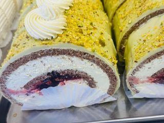 RULADA CU FISTIC SI ZMEURA