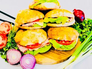 SANDWICH CU SUNCA SI CASCAVAL