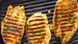 Piept de pui la gratar