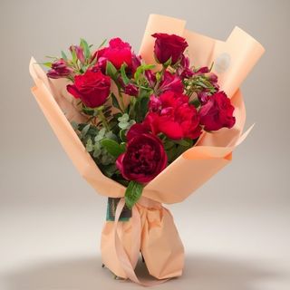 buchet cu flori rosii