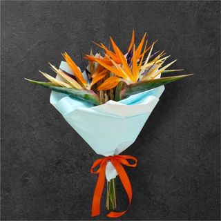 Strelitzia în buchet.