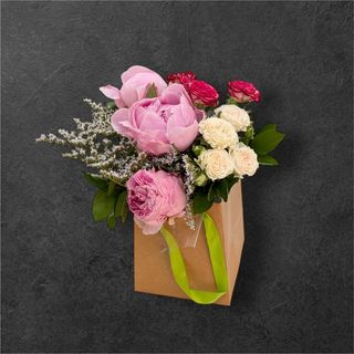 Bujori si trandafirasi