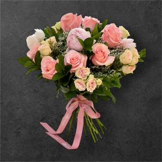 Bujori si trandafiri roz