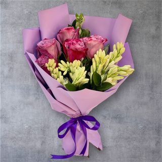 Tuberoze și Trandafiri Buchet mov parfumat de Vara