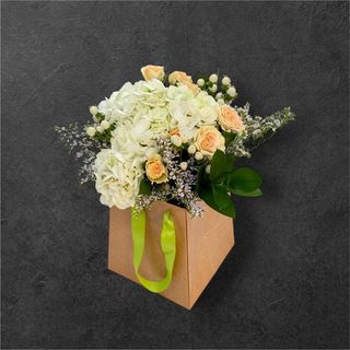 Hortensie Albă si trandafirasi