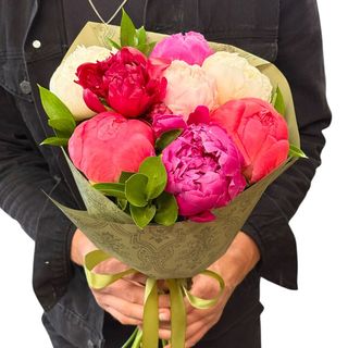 7 fire Bujori in Buchet