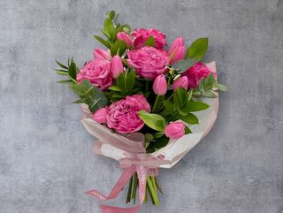 Trandafiri și lalele roz