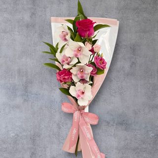 Orhidee și trandafiri