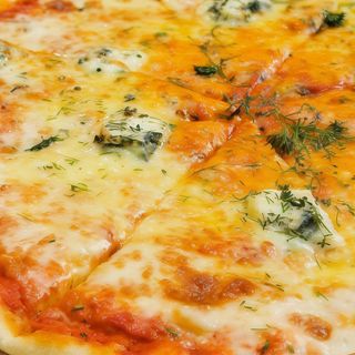 Pizza Quattro Formaggi Family