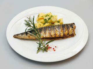 Macrou cu cartofi natur