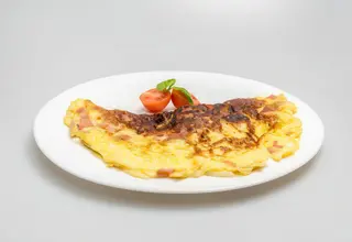 Omleta bacon si mozzarella