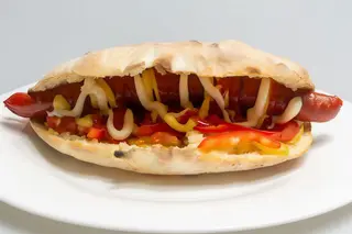 Double hot dog Adu