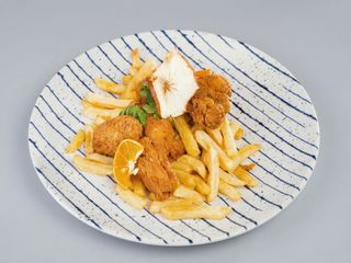 Aripioare de pui picante cu cartofi prajiti