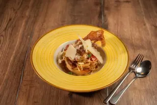 Spaghetti cu prosciutto și ardei roșu