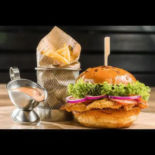 Burger cu pui crocant și cartofi prăjiți / wedges