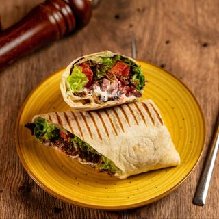 Wrap cu piept de rata afumat si smochine