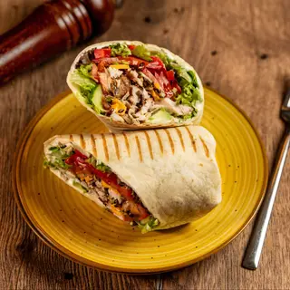 Wrap cu piept de pui si avocado