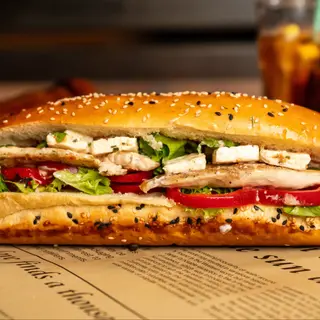 Sandwich cu pui in sos Sweet Chilli si branza feta