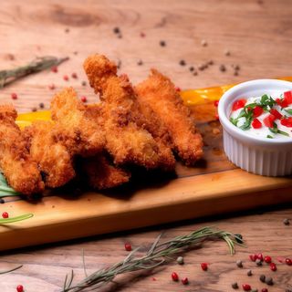 Crispy de pui în panko cu sos la alegere