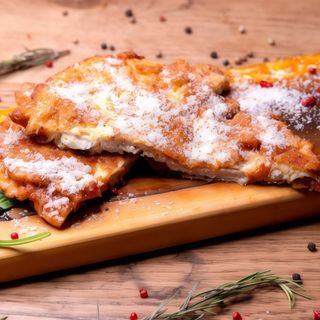 Șnițel de pui în crustă de parmezan