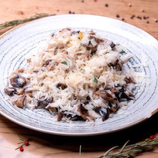 Orez cu ciuperci, sos Aioli și parmezan