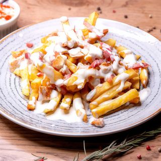 Cartofi cu bacon și sos Cheddar