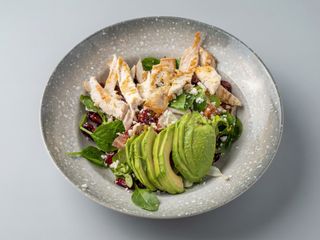 Salata cu avocado si ton