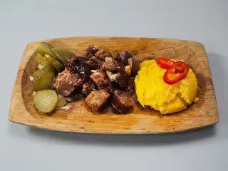 Carne la garnita afumata si prajita