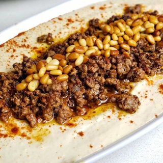 Hummus cu carne