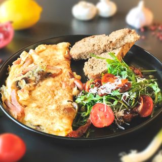 Omletă cu șuncă, ciuperci, Cheddar și trufe 350g