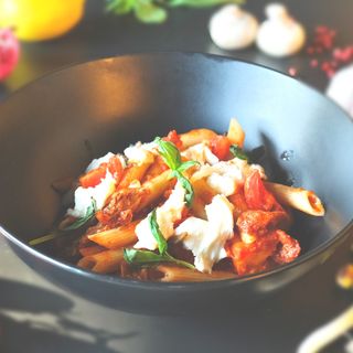 Penne cu mozzarella și roșii 350g