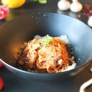 Spaghete cu somon si sos roze 350g