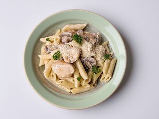 Penne rigate în sos alb