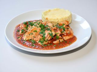 Ostropel de pui cu mămăliguță 