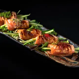 Salmon special fried rolls