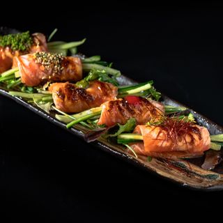 Salmon special fried rolls