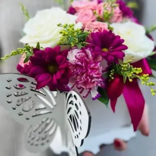 Fluture cu flori