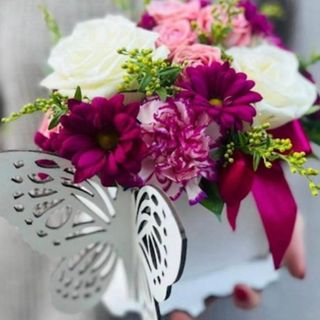 Fluture cu flori