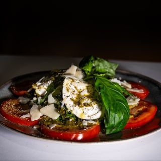 Salată Caprese cu burrata 