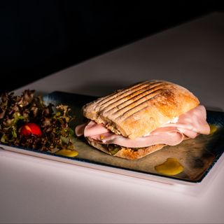 Ciabatta cu mortadella 