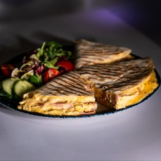 Omletă în lipie cu șuncă 