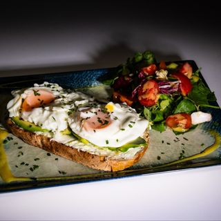 Omletă cu oua ochiuri 