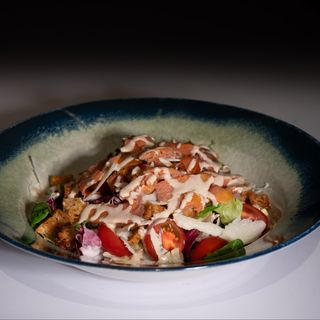 Salată cu somon fume