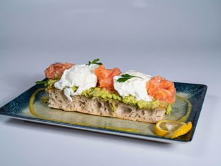 Ouă poșate cu somon  