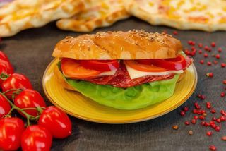 Sandwich cu salam Pontic