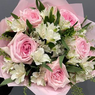 Buchet pink astroemelia 